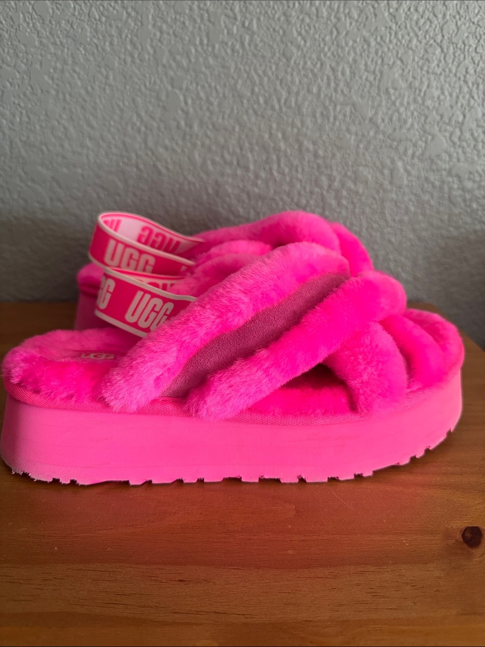 UGG Disco Cross Strap Platform Slide Slingback Sandals Womens 9 Hot Pink